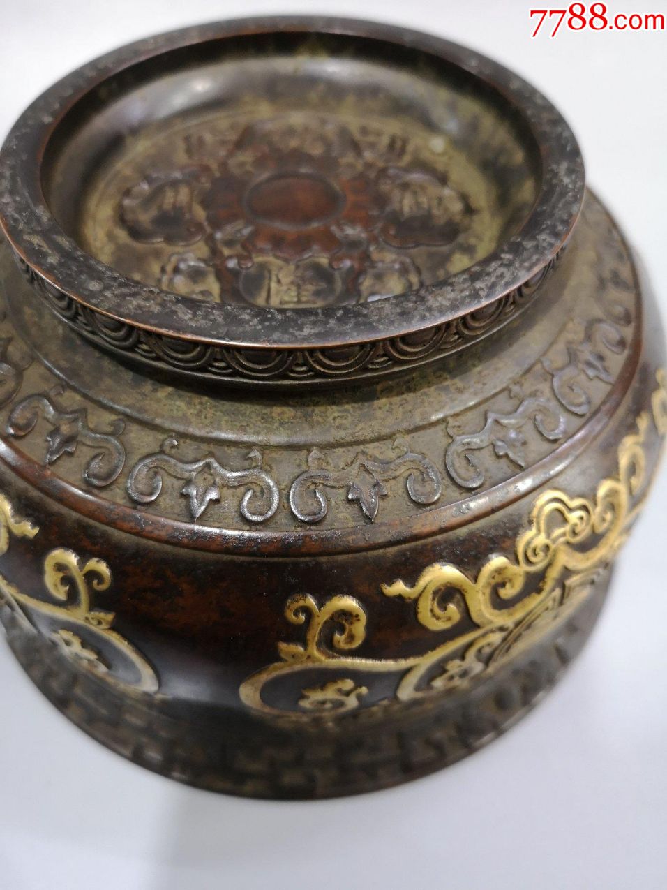 "乾隆御用"款紫铜掺花鎏金精工寿纹碗,高度9㎝,口径15.