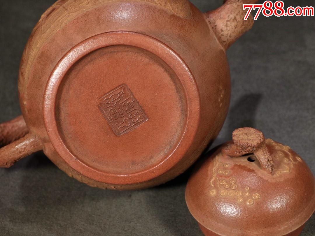 民国."万宝"款手工制松树鹤纹老紫砂壶