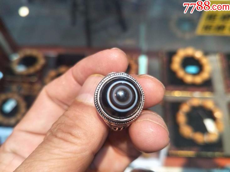 天眼石戒指一个