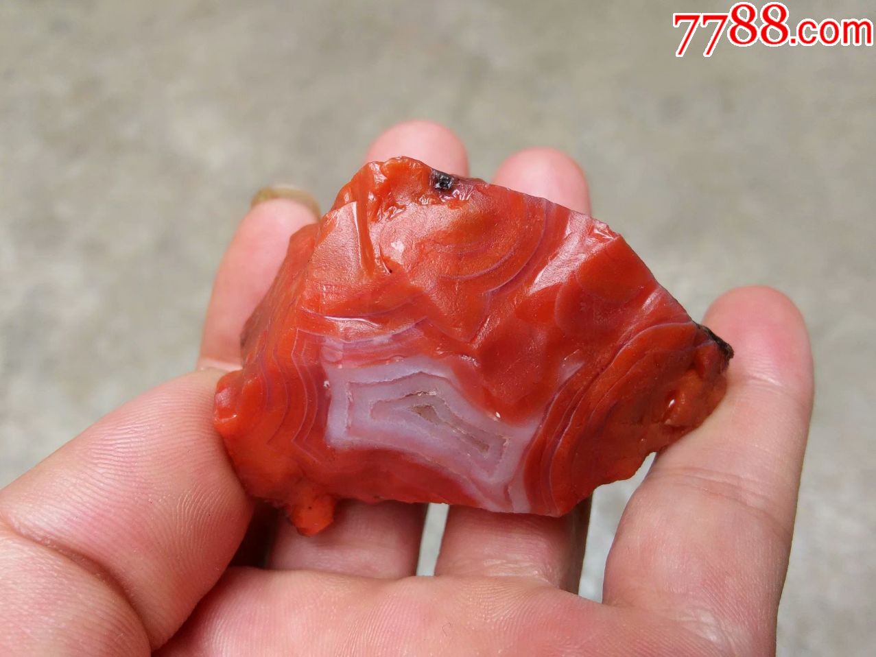 云南保山南红玛瑙原石壹块可做雕件戒面等