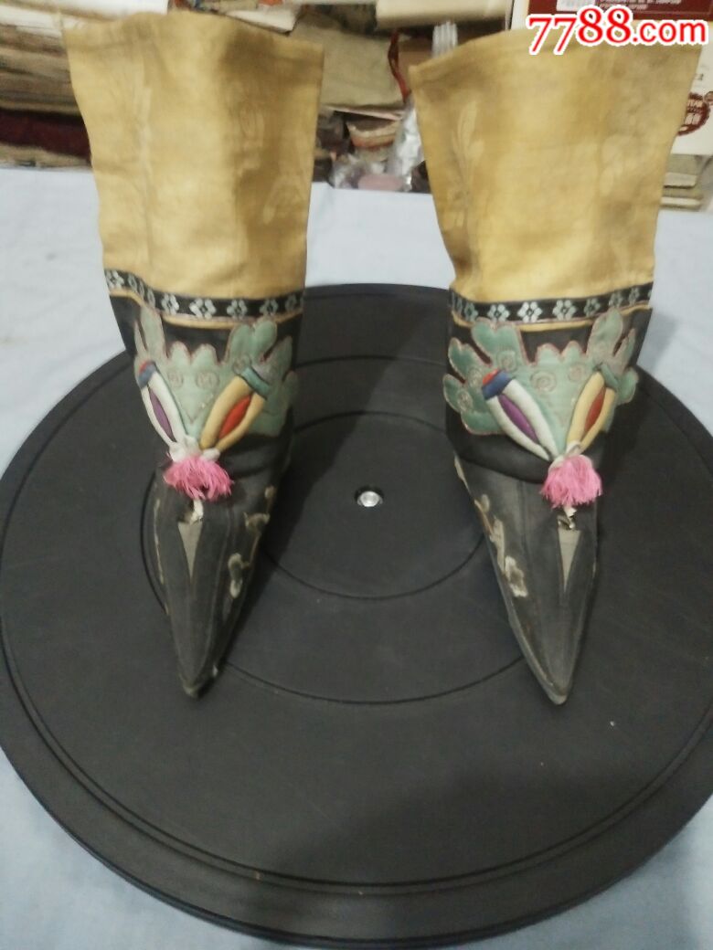 清代刺绣美女小脚鞋长15厘米