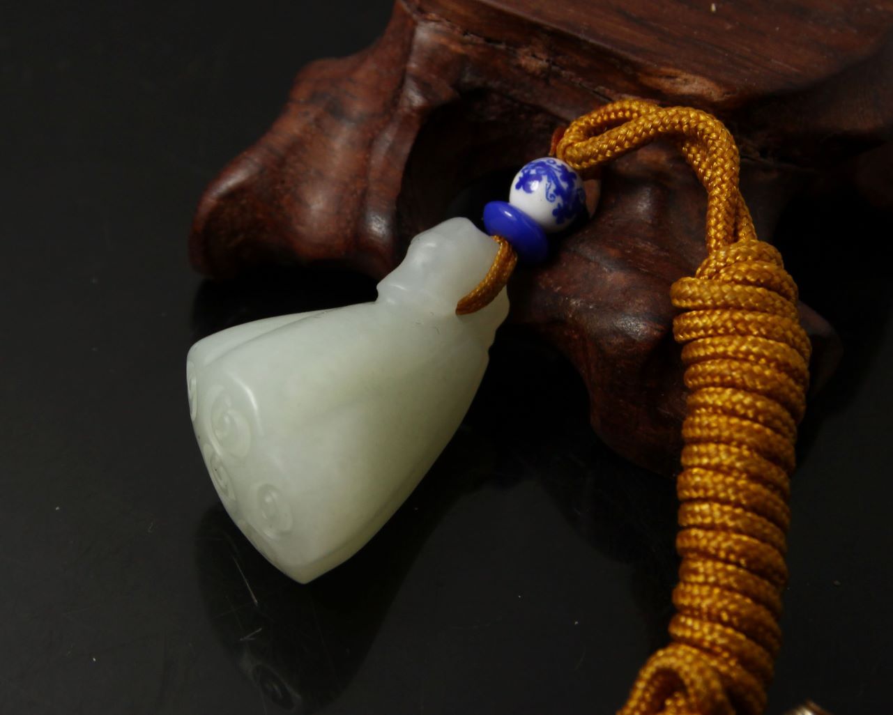 俄料 和田玉莲蓬挂件