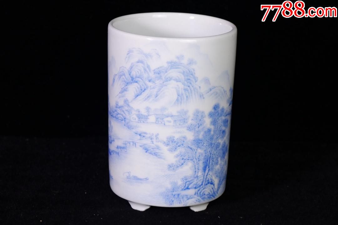 乾隆年制"款青花山水笔筒