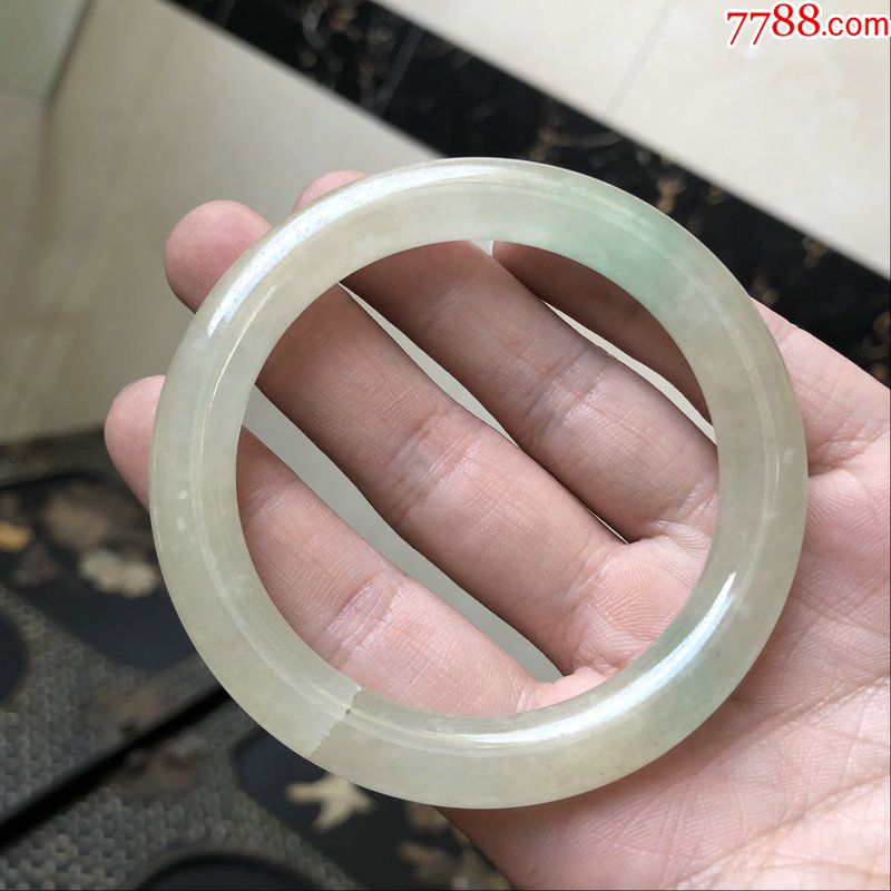 清代老坑冰种翡翠手镯