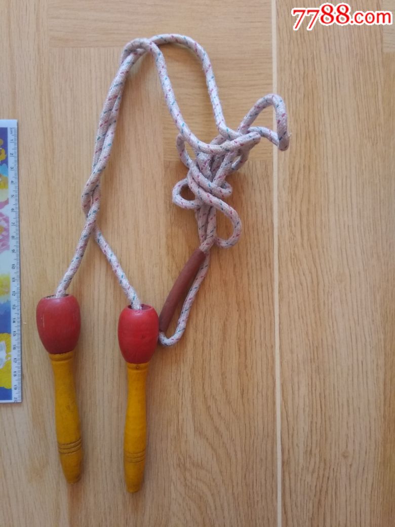 80年代木柄跳绳有些瑕疵品弱