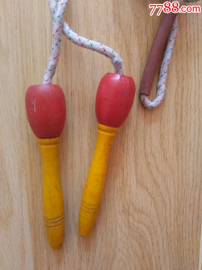 80年代木柄跳绳有些瑕疵品弱