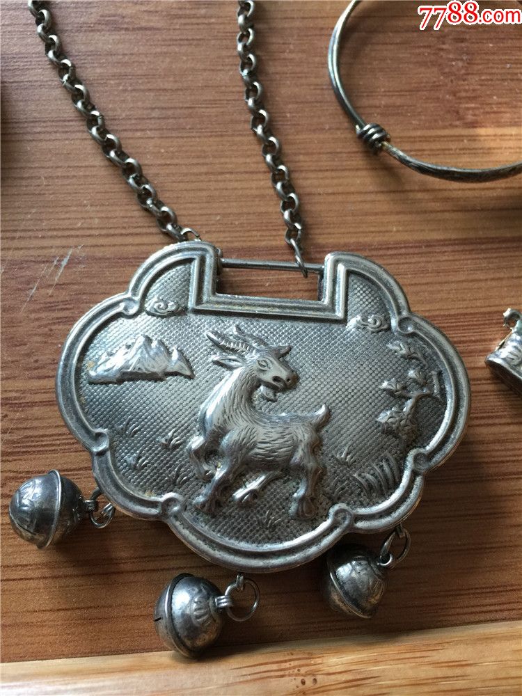 低卖小孩银锁银镯子一套