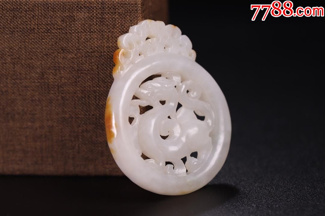 旧藏老和田玉圆形玉佩