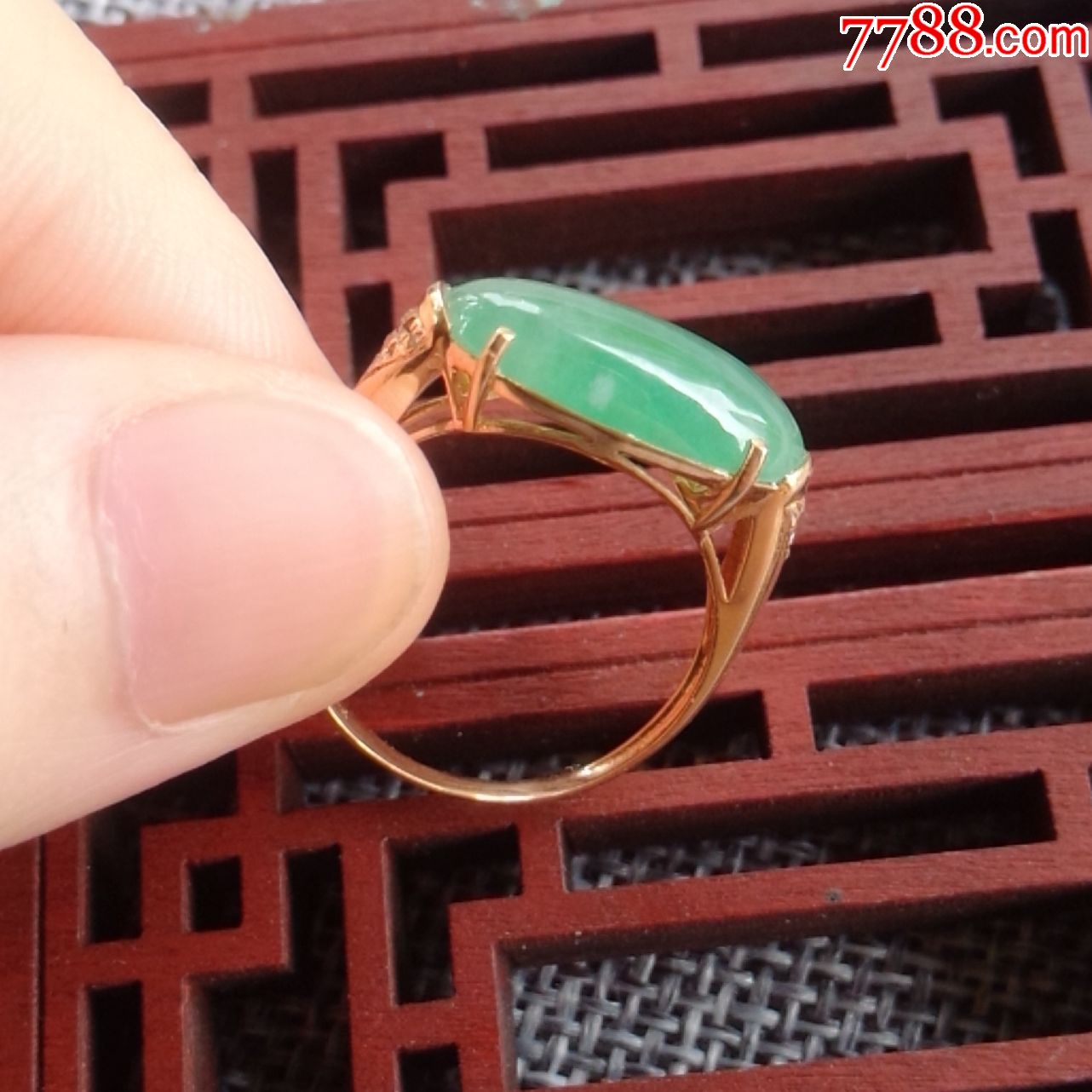 缅甸翡翠老坑冰种阳绿色翡翠蛋面玉18k金镶嵌翡翠扳指