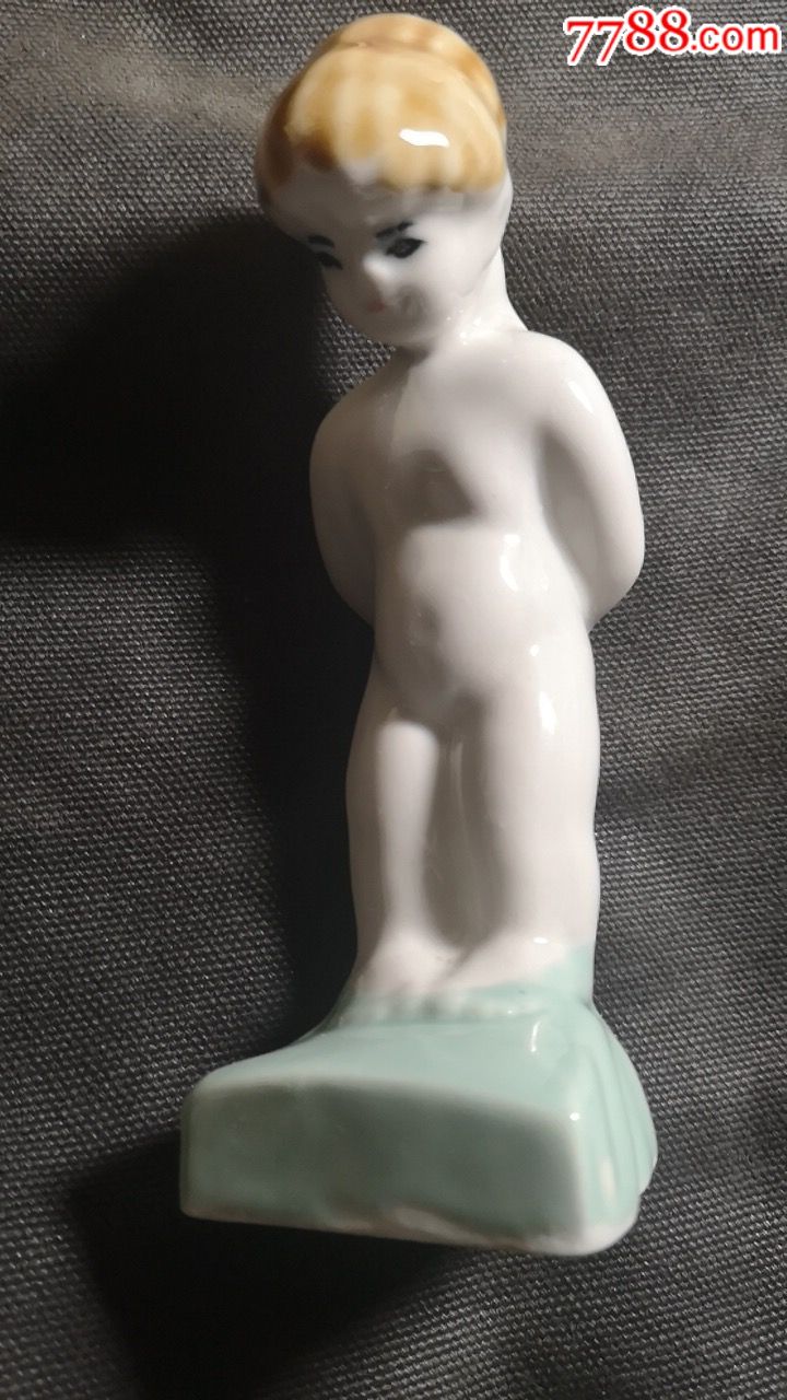 前苏联瓷戏水小女孩摆件
