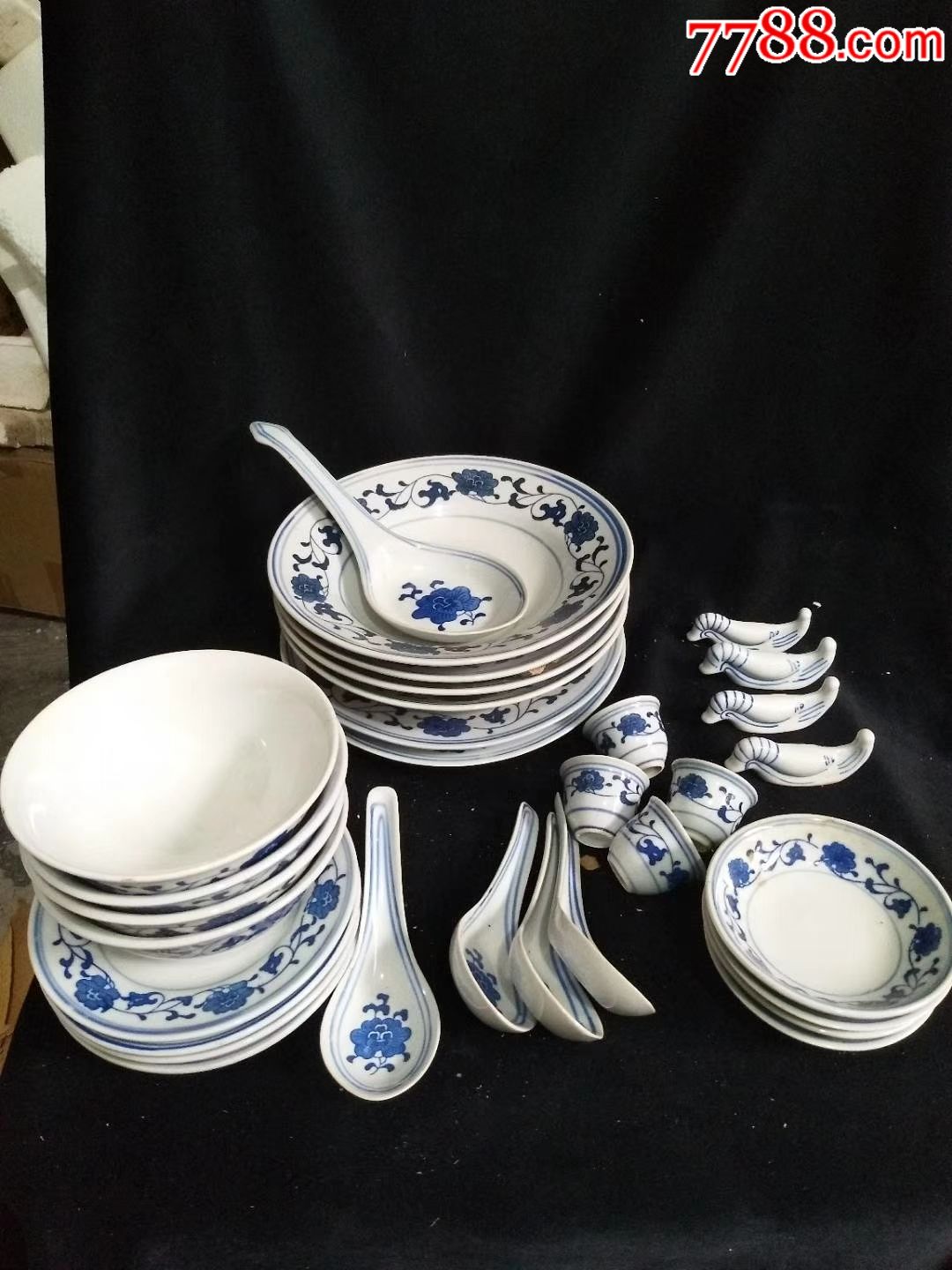 八十年代库存原包装老厂货青花芙蓉32头餐具