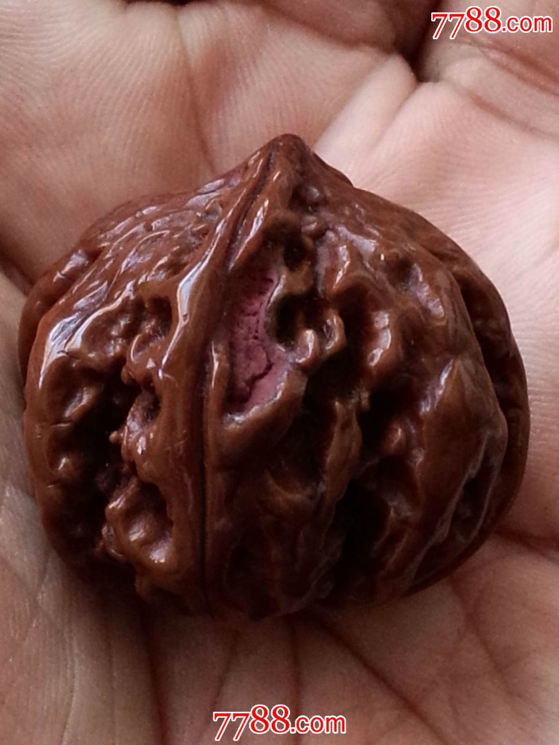 包浆红润漂亮的百年老文玩核桃一对