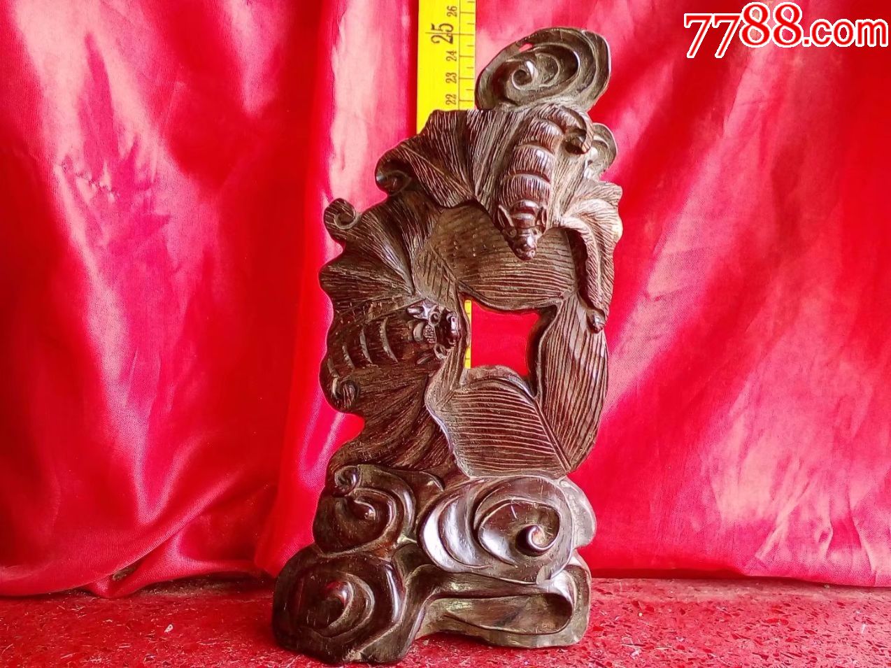 酸枝木红木纯手工雕刻花鸟动物两只蝙蝠在铜钱上招福招财