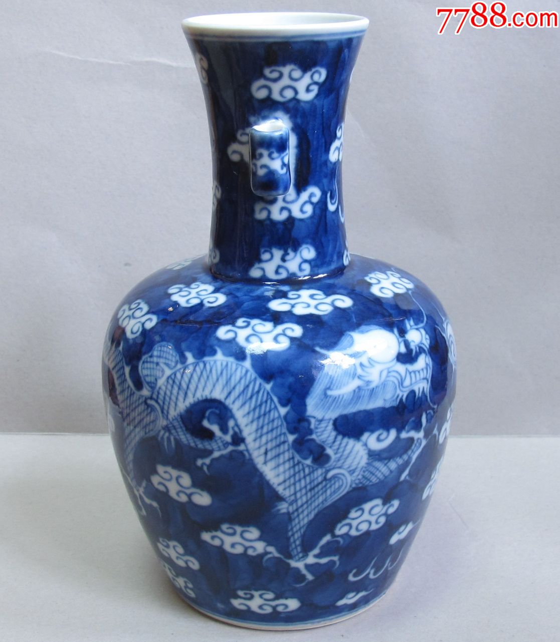 清光绪蓝底留白青花双龙戏珠纹贯耳瓶,青花瓷_第5张_7788青花瓷收藏