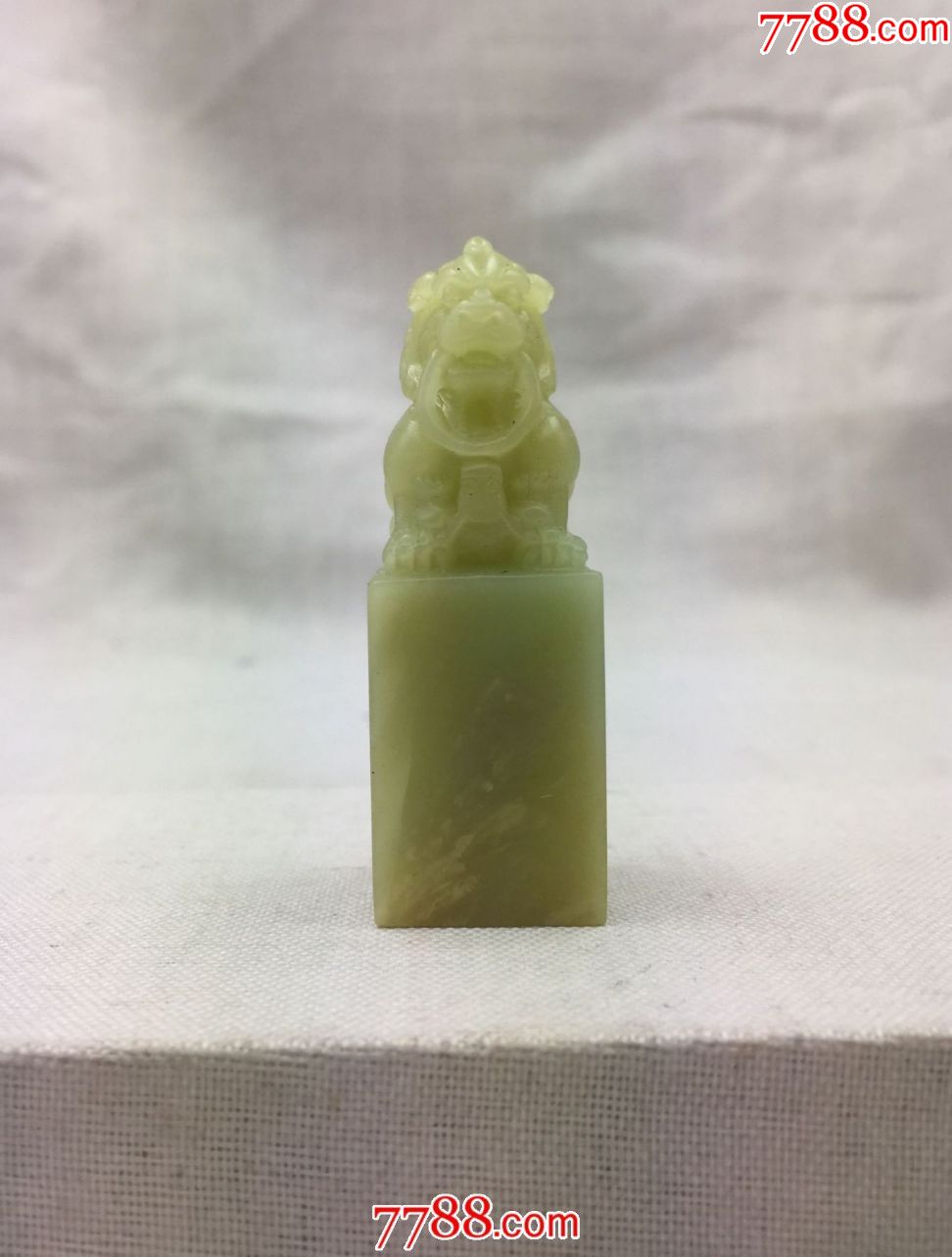 青田石兰花青狮钮方章