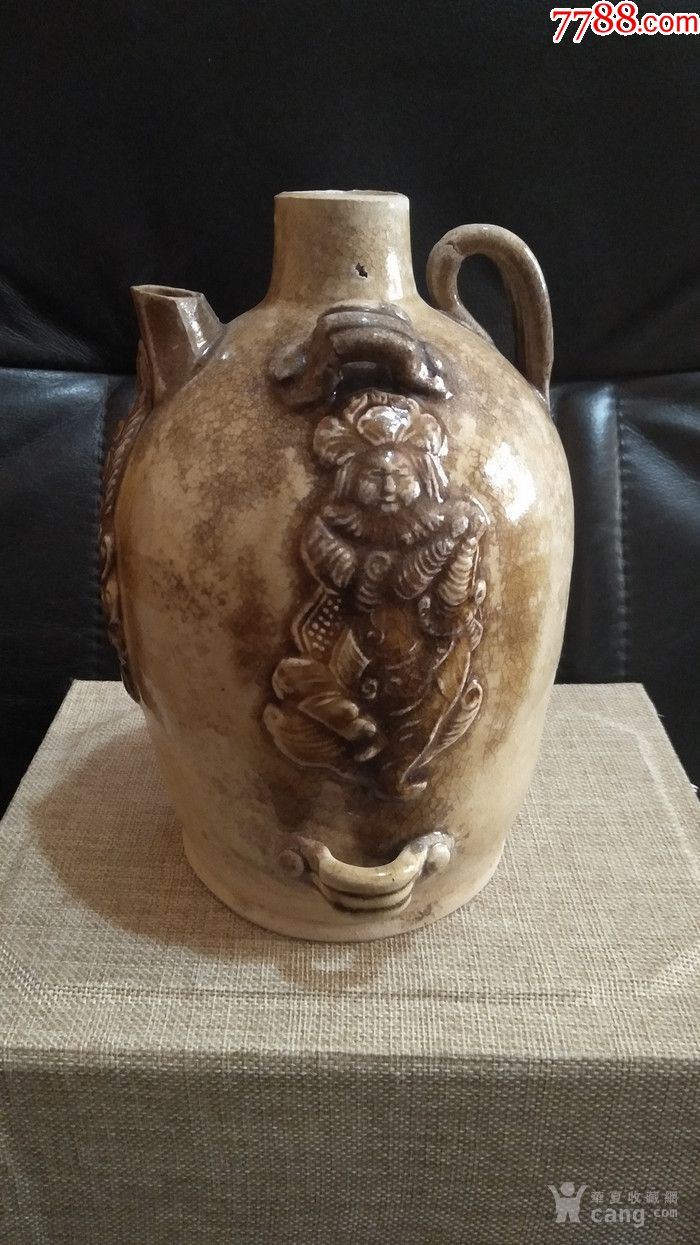 长沙窑贴花穿带人物壶