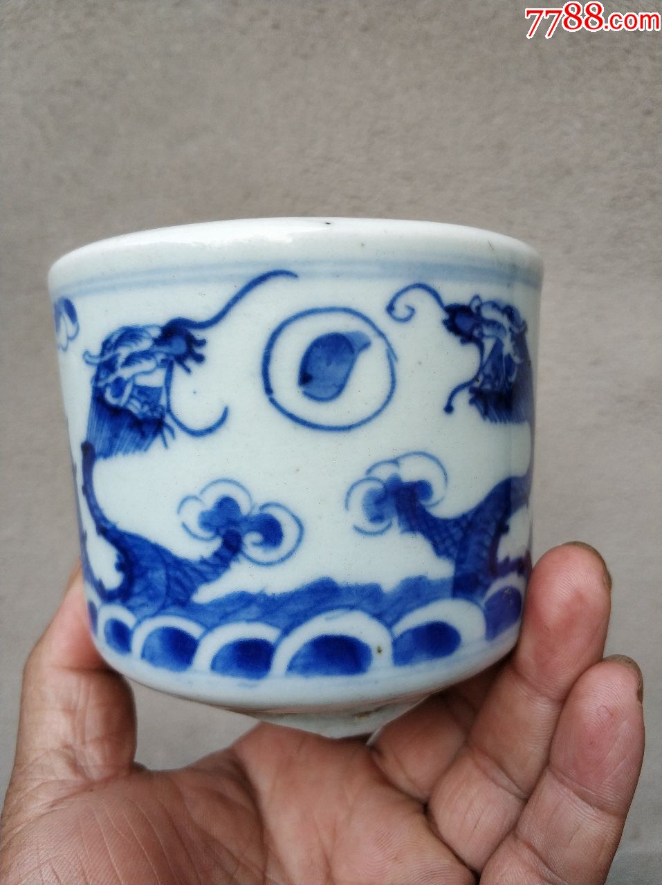 青花龙纹香炉