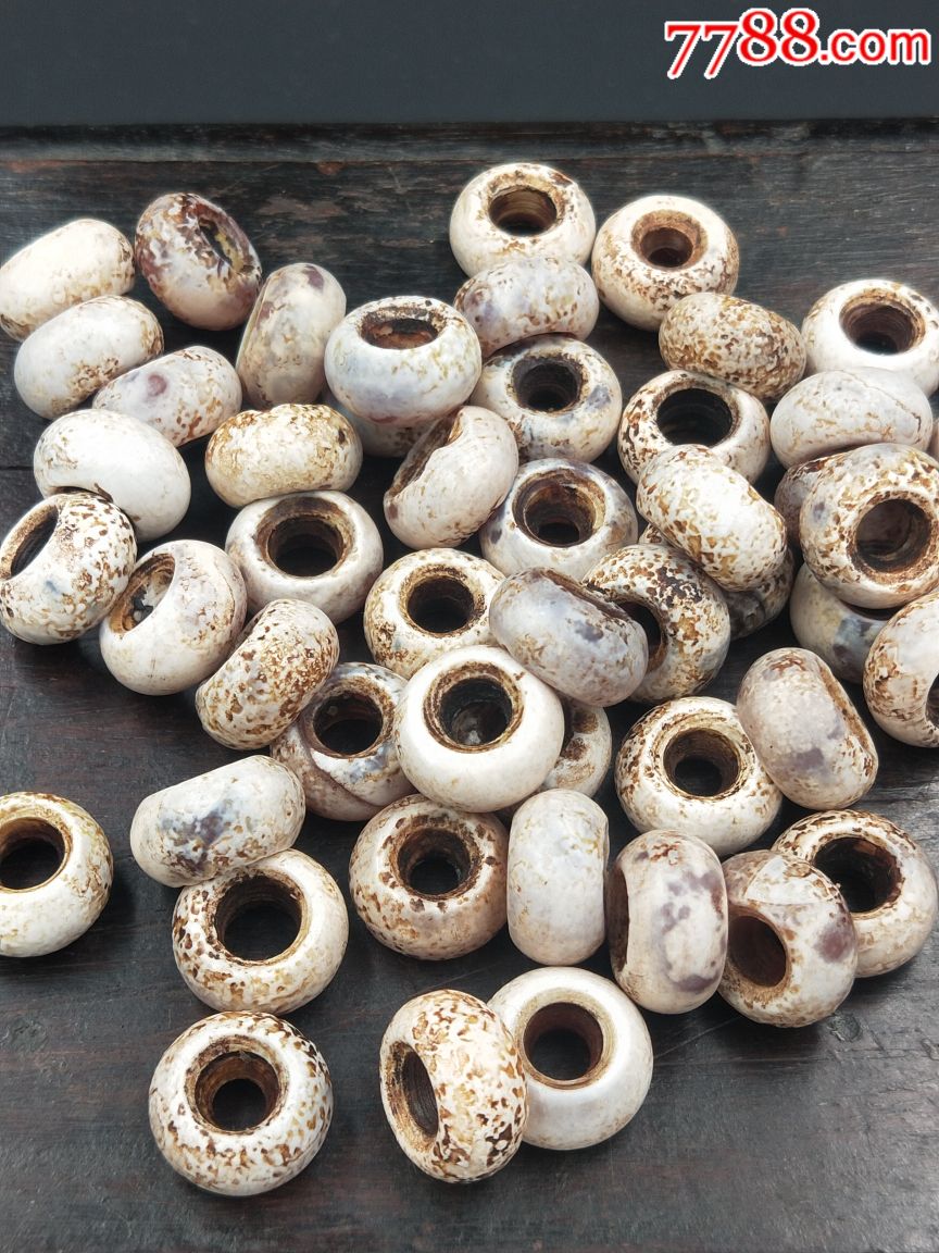 辽金出土带沁老玛瑙珠