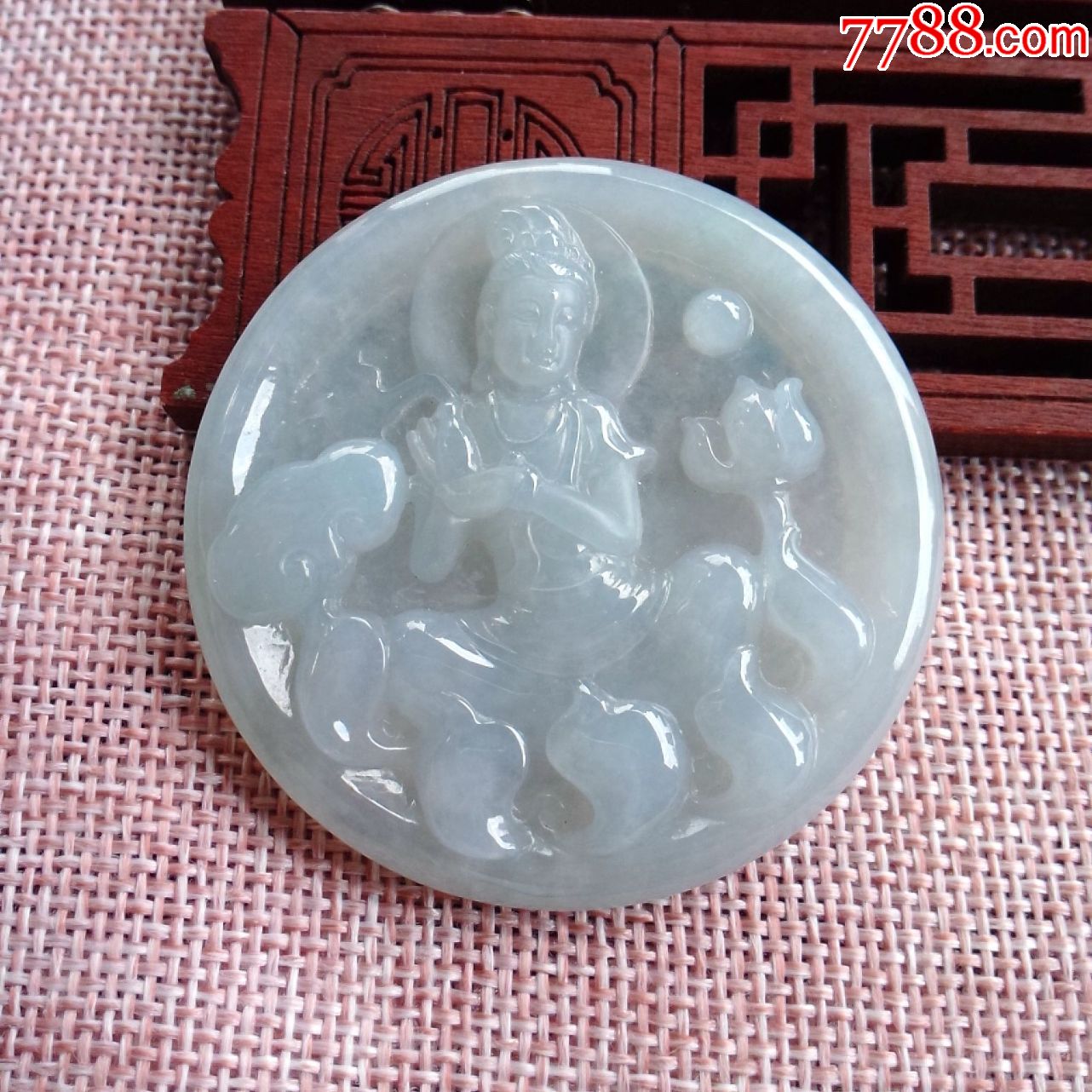 缅甸翡翠a货自然光拍摄老坑冰糯种圆牌观音坐莲玉吊坠翡翠挂件