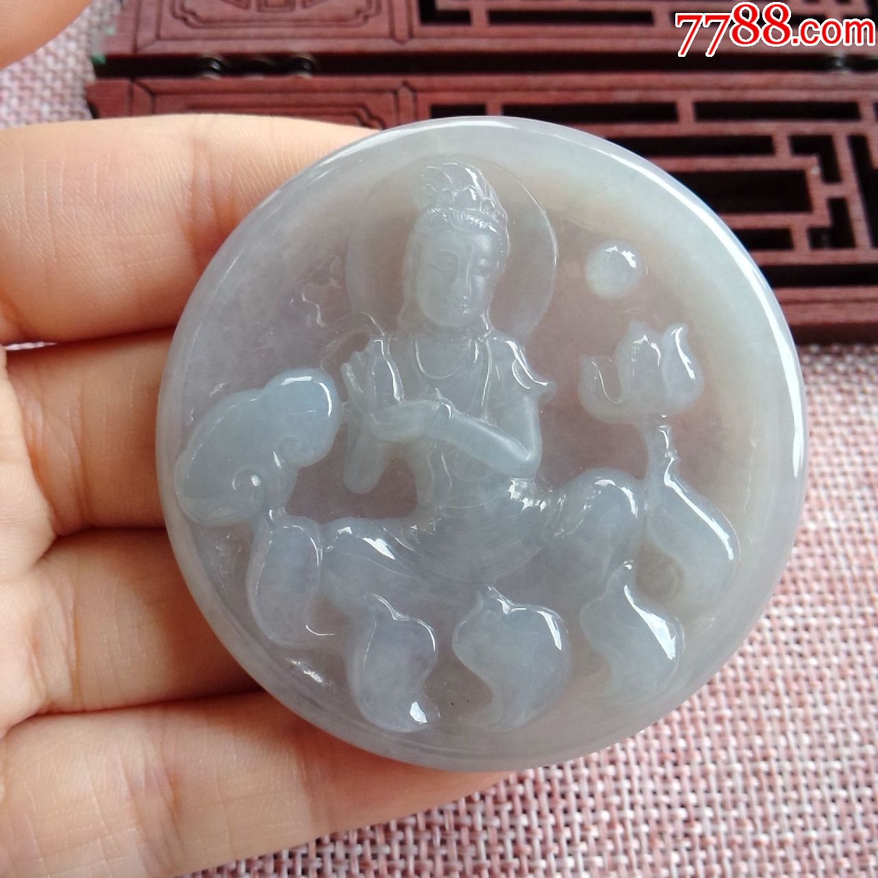缅甸翡翠a货自然光拍摄老坑冰糯种圆牌观音坐莲玉吊坠翡翠挂件