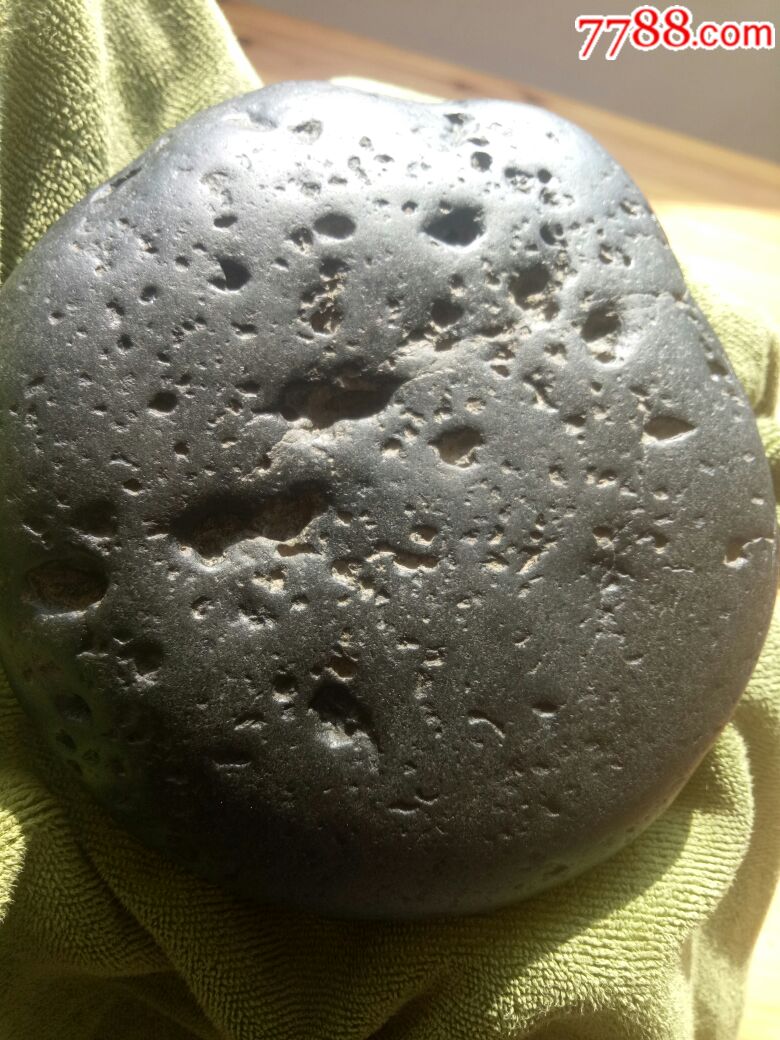 火星黑又亮陨石(强磁)