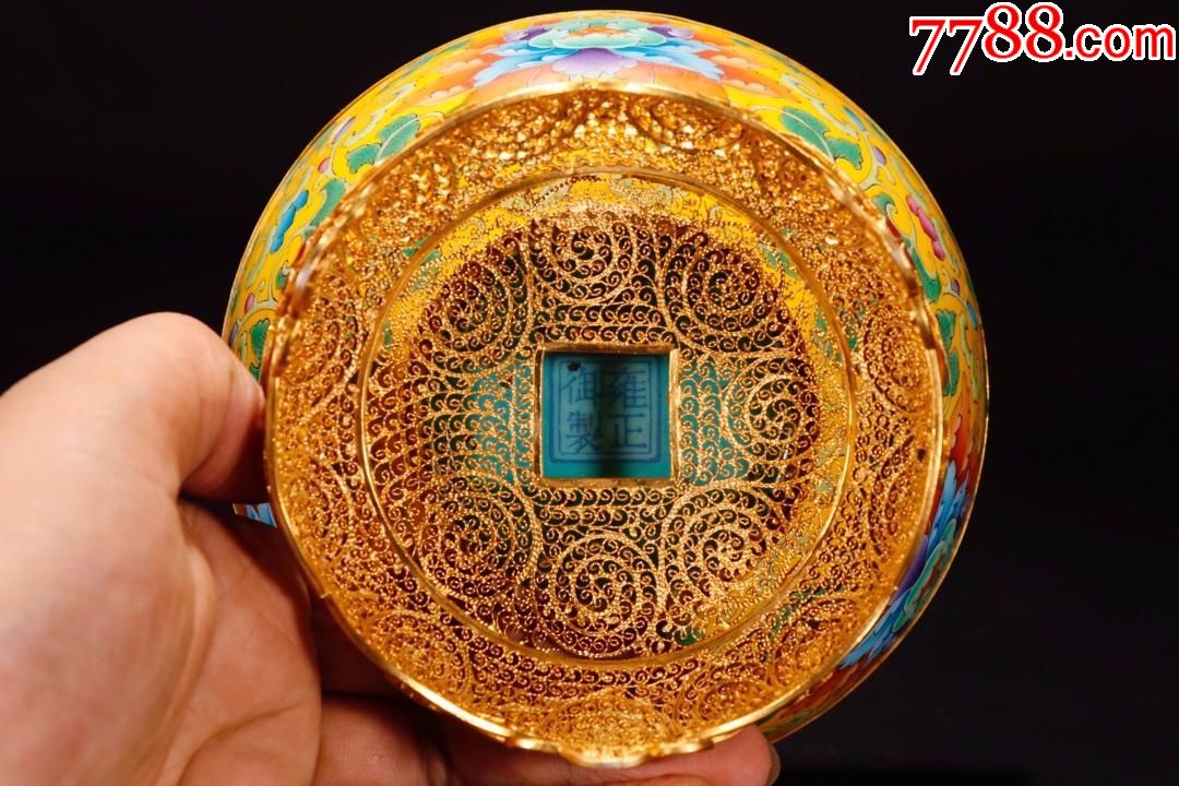 清"雍正御制"款掐丝珐琅银鎏金缠枝莲图宫碗