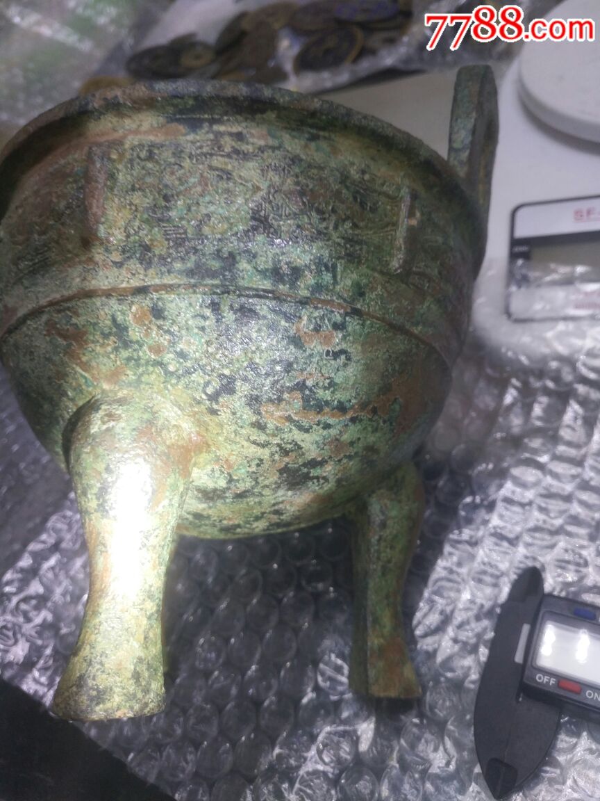 青铜鼎一个如图漂亮水坑