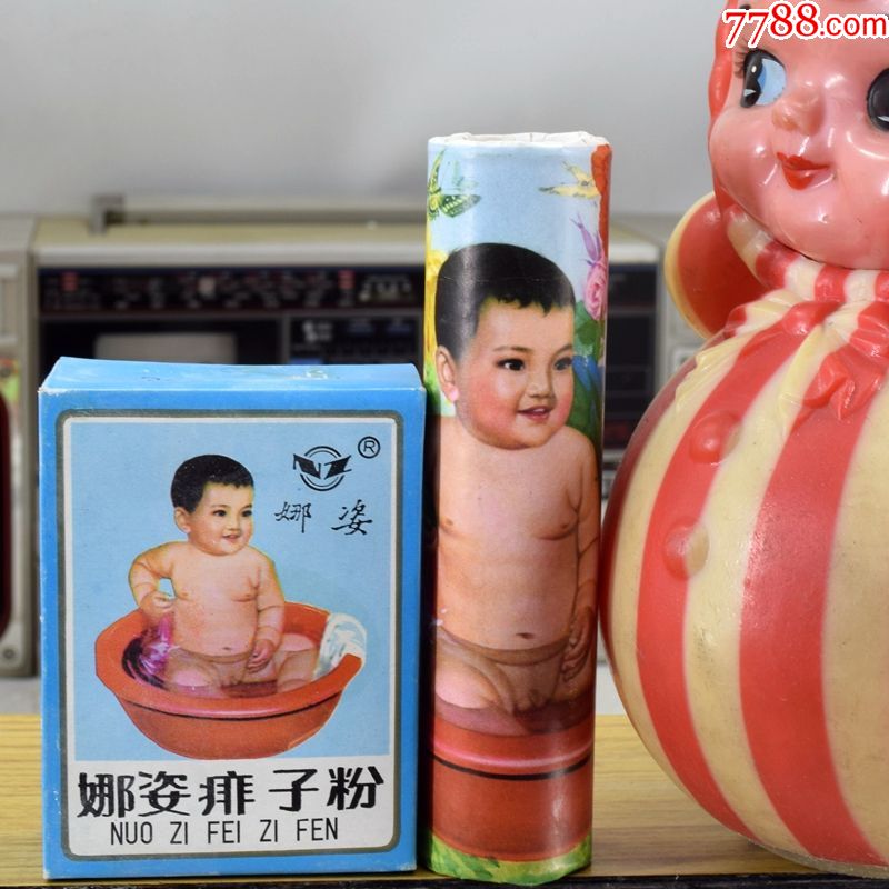 怀旧八十年代老水粉画万花筒小朋友和玩具胶皮毛绒布娃娃小动物猫鸡鸭