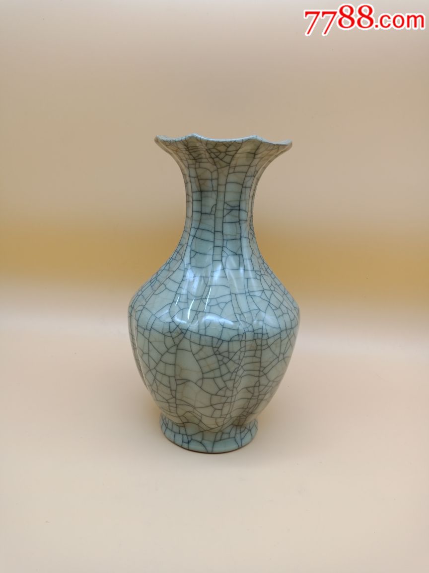 南宋龙泉仿官窑瓜棱花瓶