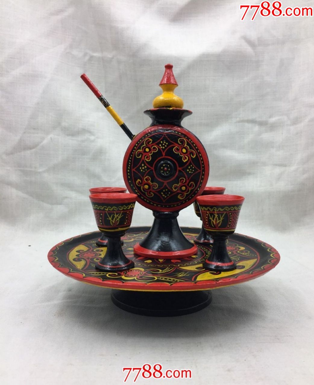 款彩漆器工艺摆件一套