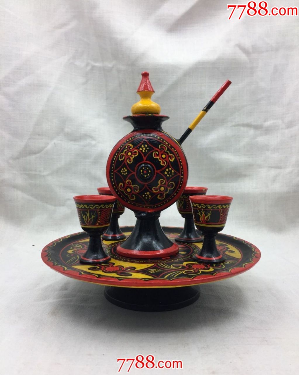 款彩漆器工艺摆件一套