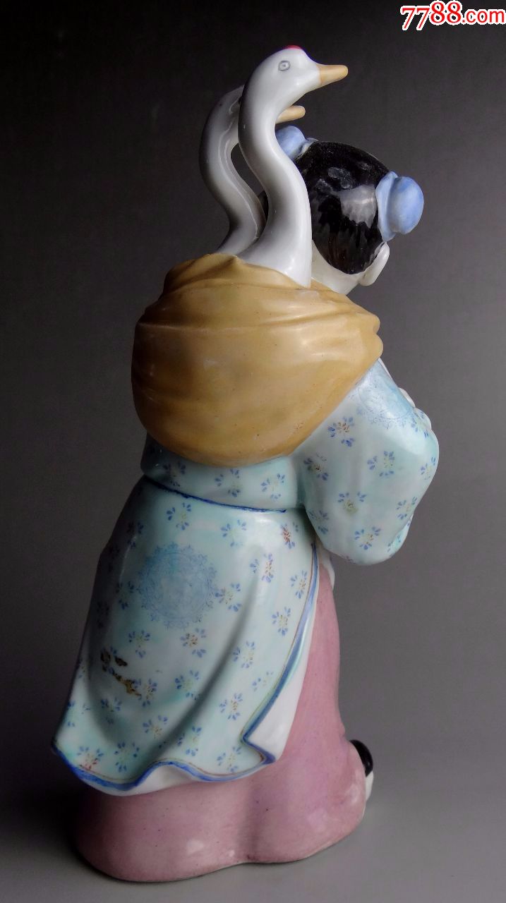 景德镇50年代早期粉彩瓷雕
