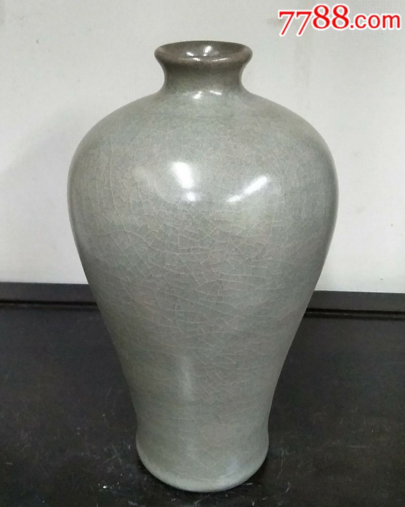 黑胎龙泉窑梅瓶