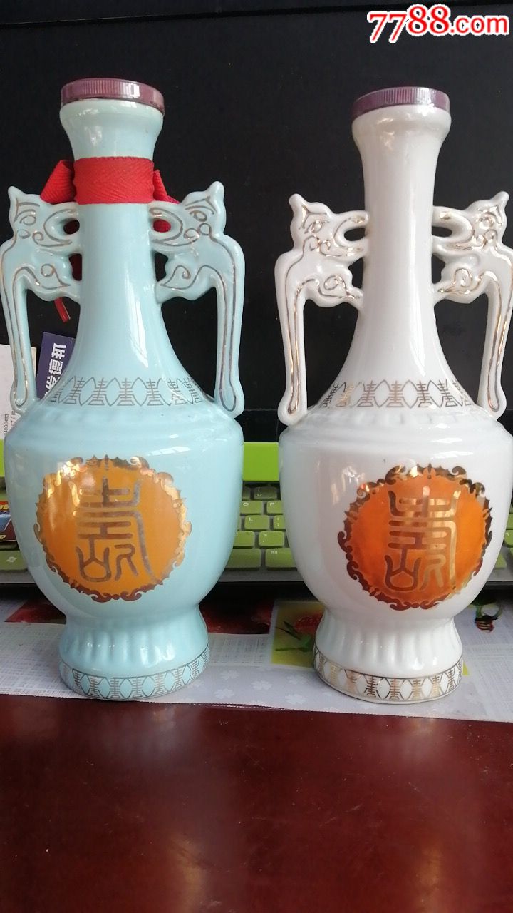 台湾酒瓶一对,品相不错