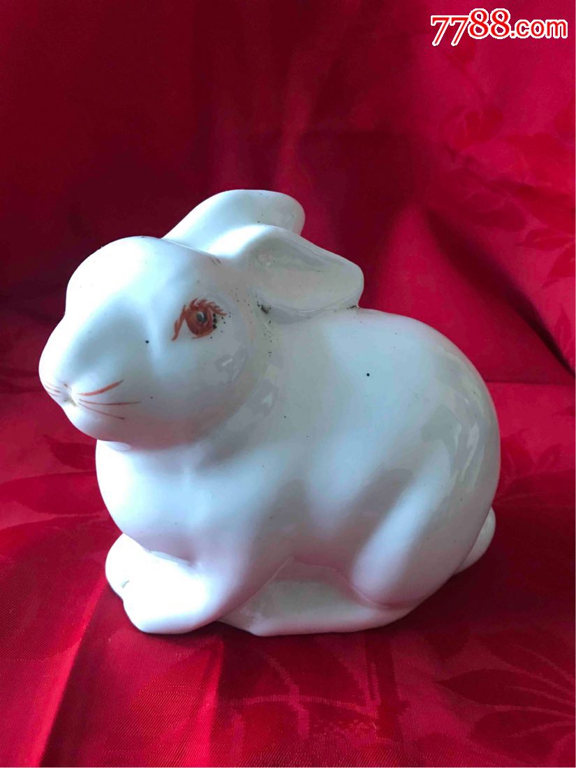 白瓷兔子