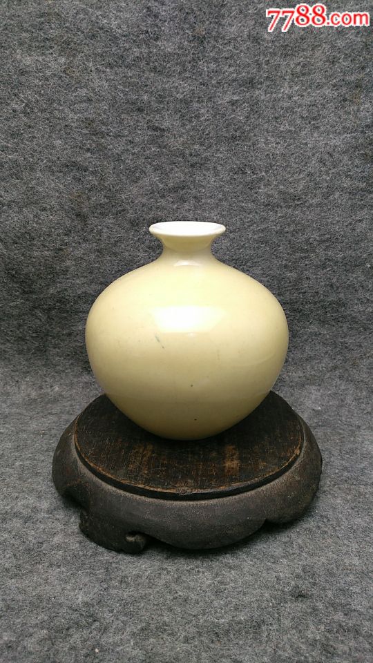 老城区拆迁收到的民国黄釉苹果尊