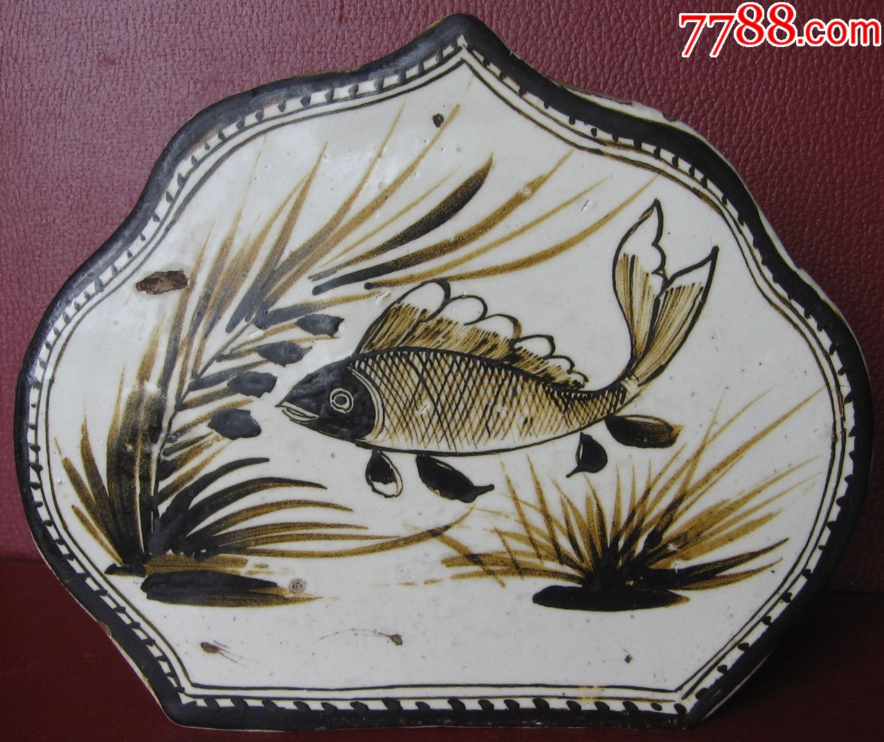 金元代磁州窑"情趣"鱼藻纹如意枕