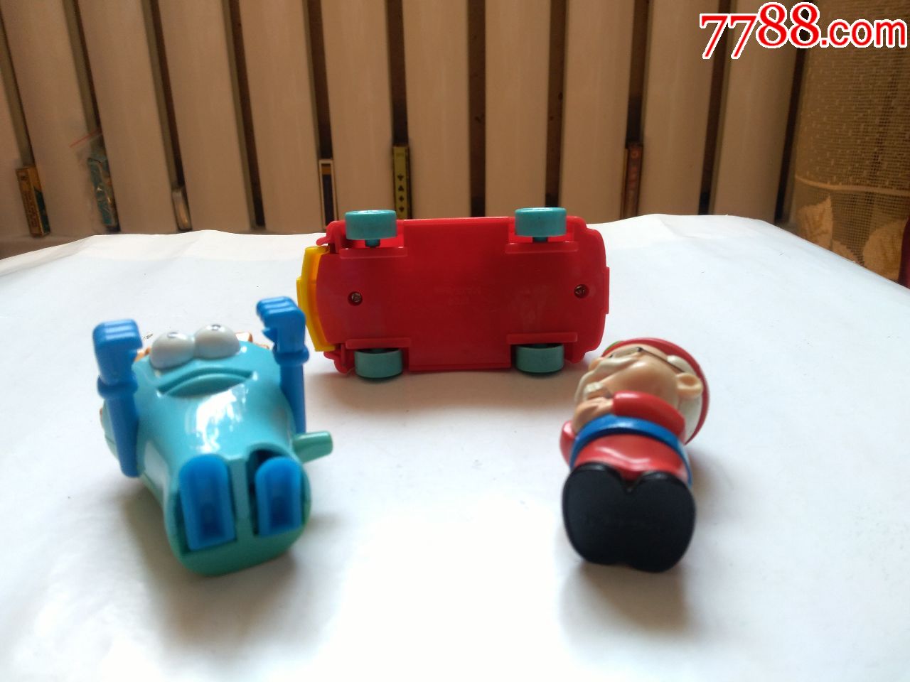 肯德基(kfc),限量玩具,三款,消防车可以升降,少金,点图可放大