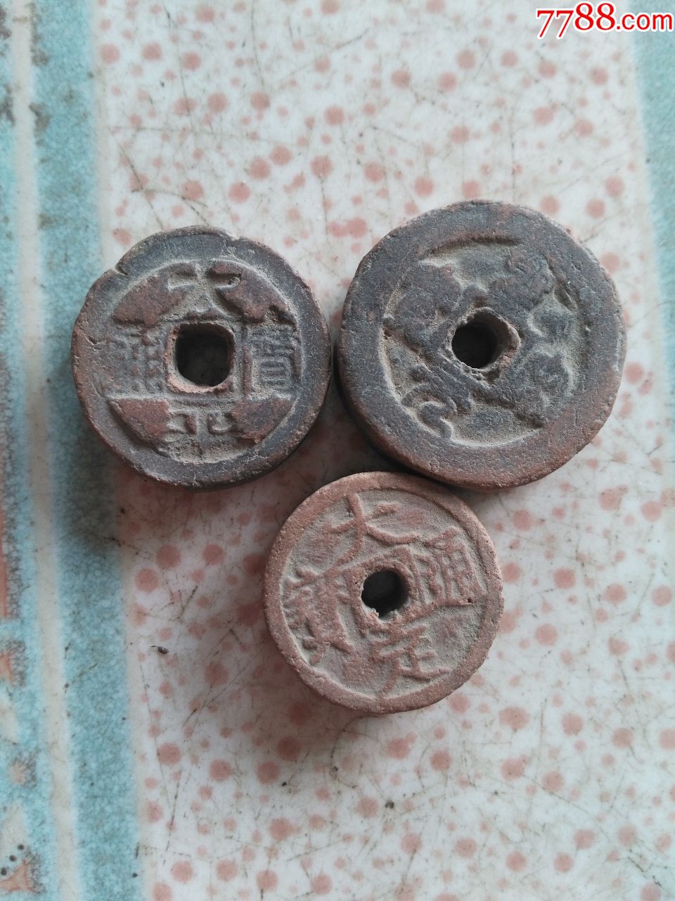 陶币三枚