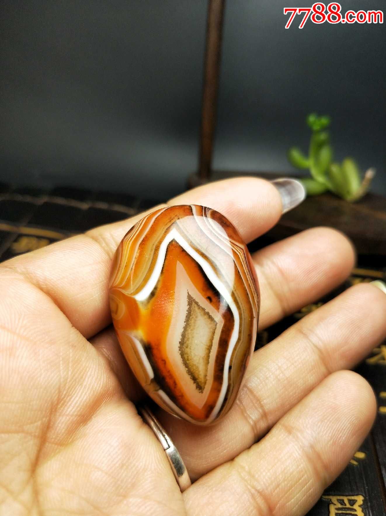 缠丝玛瑙天眼手把件一颗!