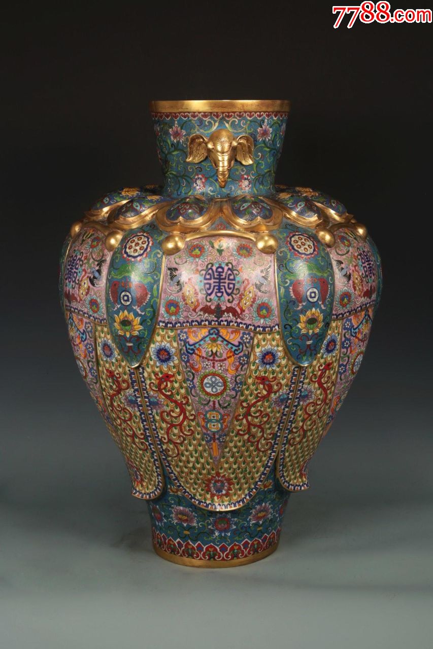 大清乾隆年制款精铸铜胎景泰蓝掐丝珐琅象首耳大梅瓶