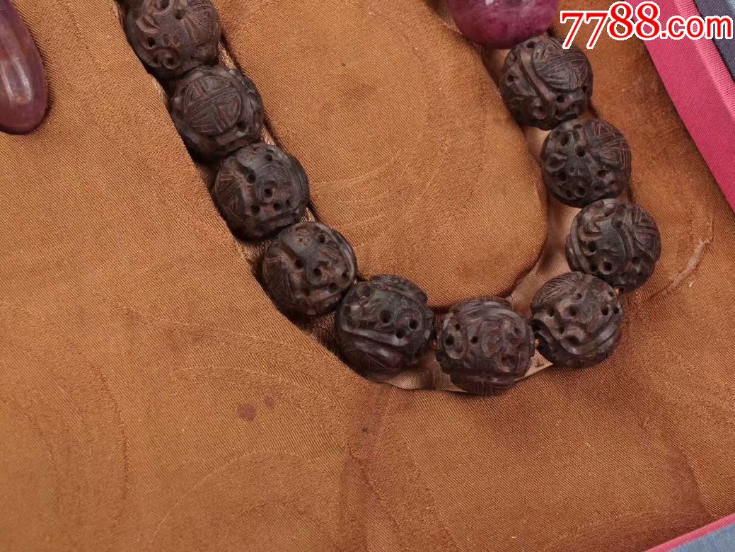 【清代沉香朝珠一盘】