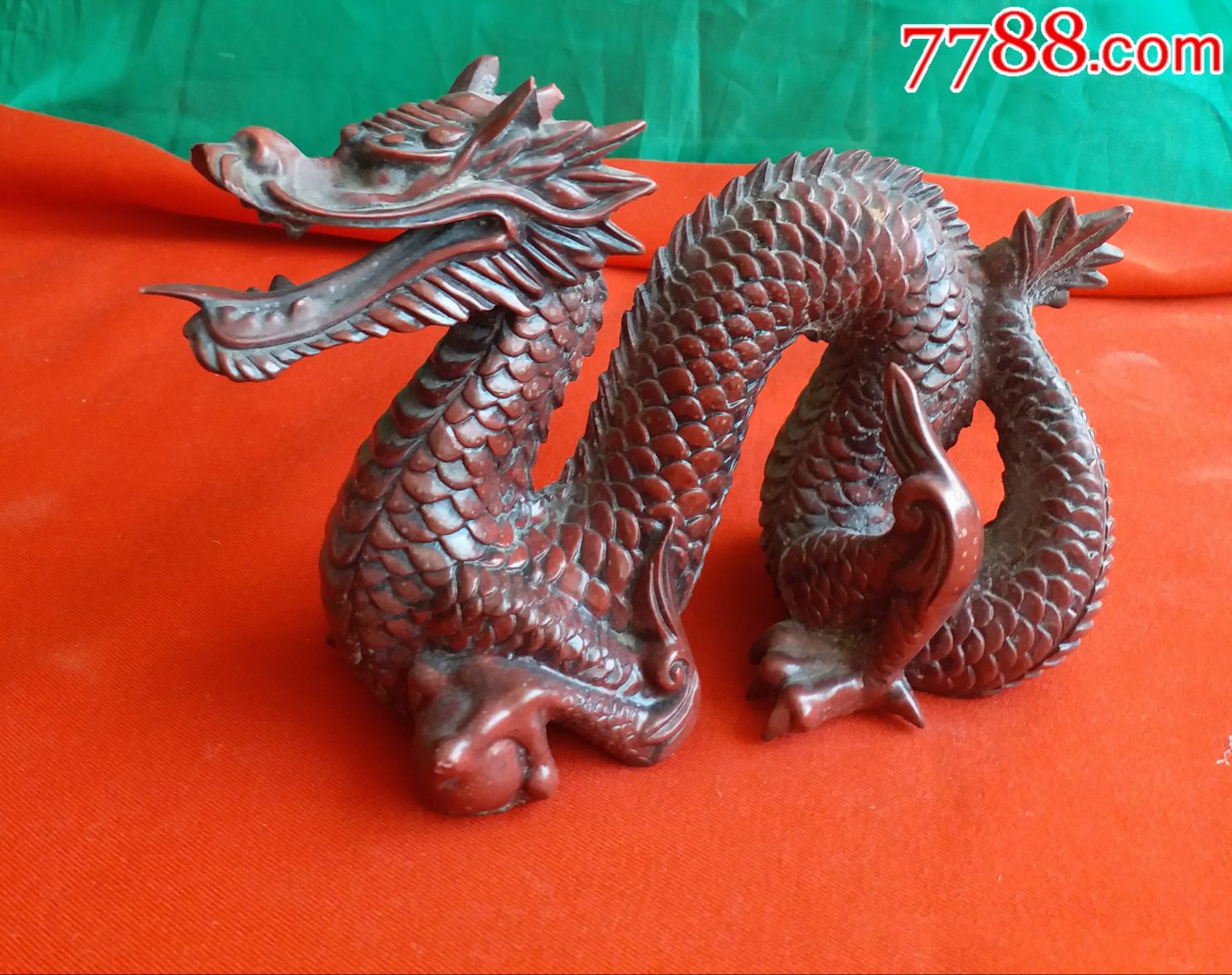 枣红色雕龙摆件