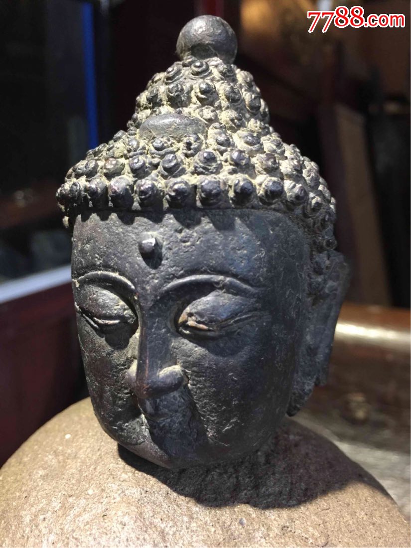 有着安详静怡之美的明代铜佛头