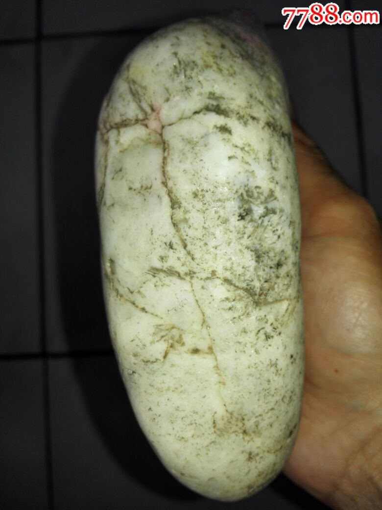 岫玉河籽料700克左右