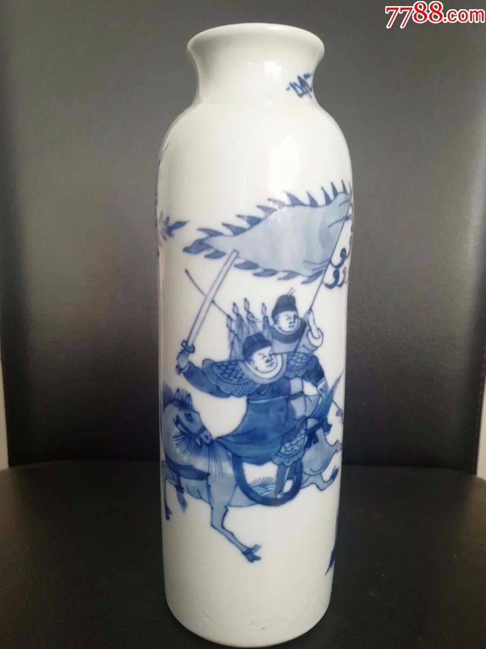 青花刀马人物直筒瓶