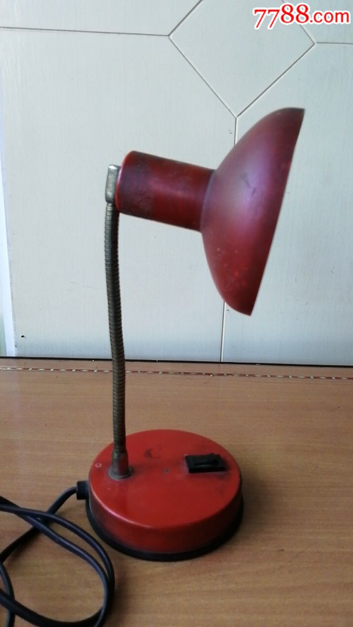 5品9970年代蓝玻璃狮子台灯￥9,80010品99文革木雕