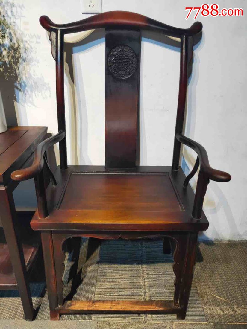 【榆木四出头官帽椅茶几三件套】造型优美圆润,纯手工精工细雕,三层