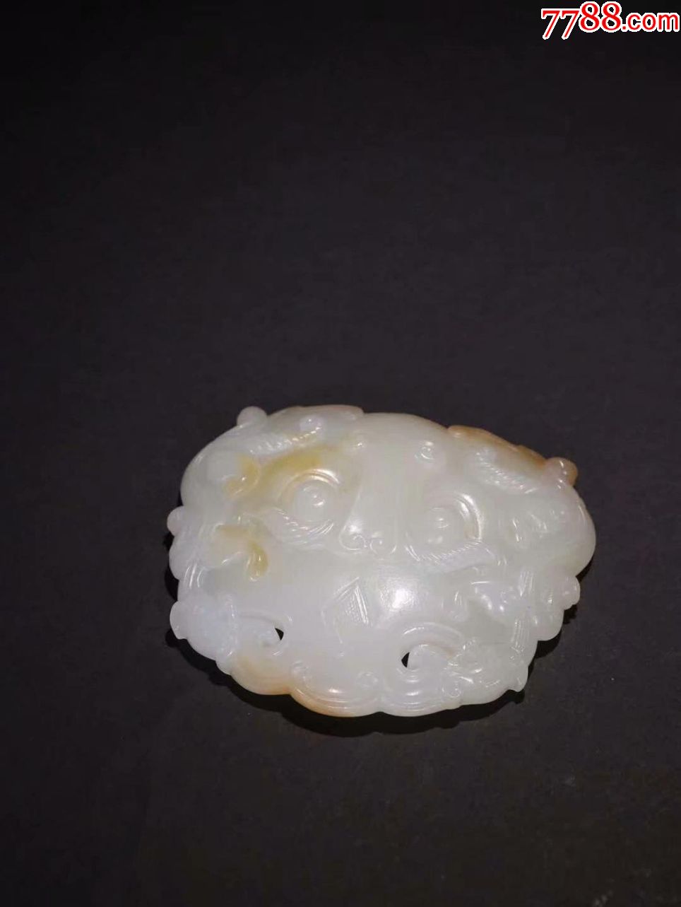 【老玩家旧藏和田玉籽料"兽面"带扣】