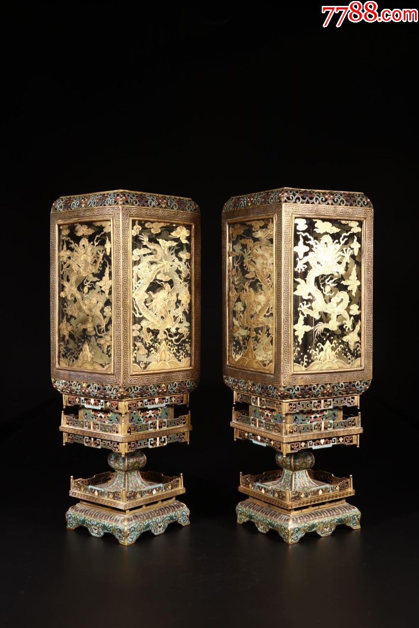 清代:"乾隆年制"款掐丝珐琅描金龙纹四方宫灯一对